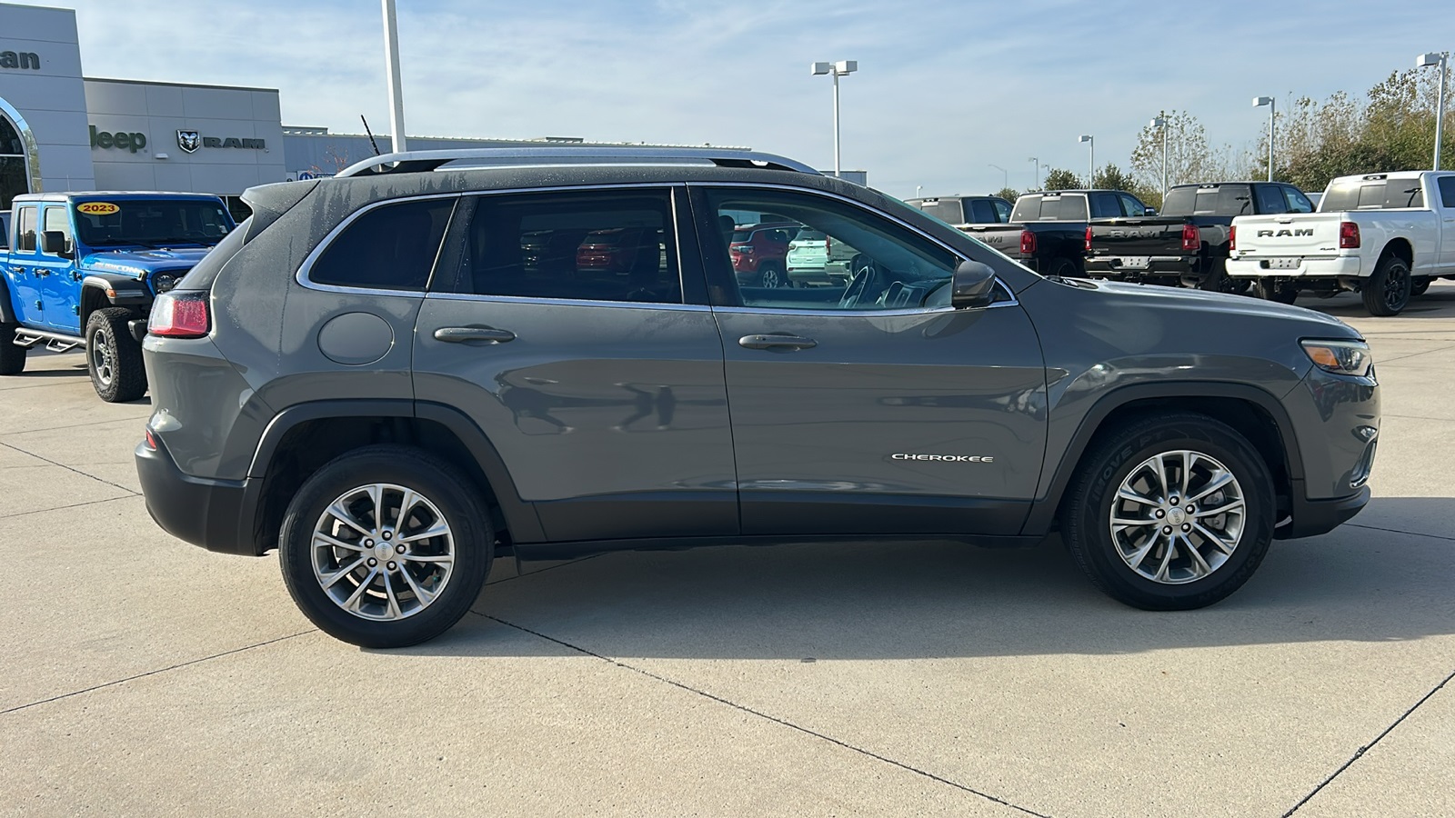 Used 2020 Jeep Cherokee Latitude Plus with VIN 1C4PJLLB3LD503223 for sale in Knoxville, IA