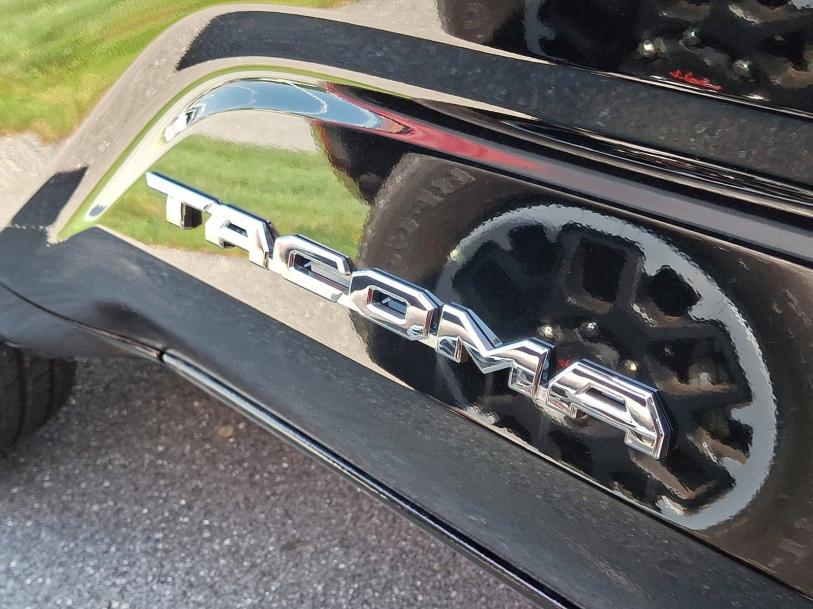2025 Toyota Tacoma SR5 Double Cab photo 5
