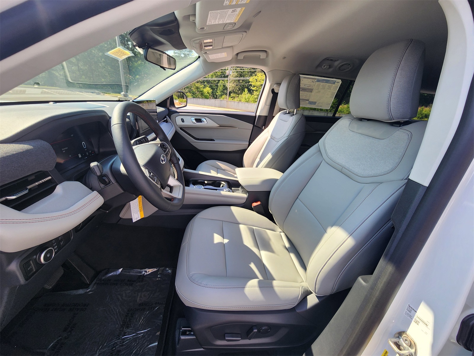 2025 Ford Explorer photo 16
