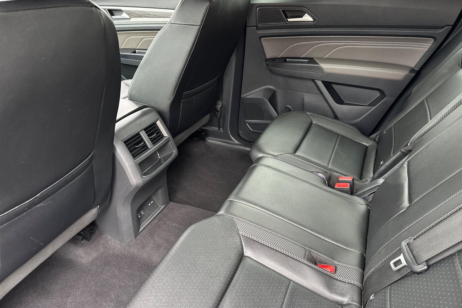 2021 Volkswagen Atlas Cross Sport SE Technology photo 12