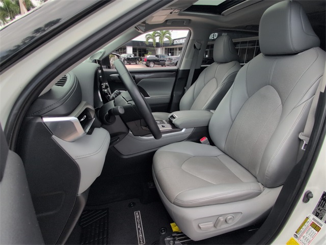 2021 Toyota Highlander Limited photo 2
