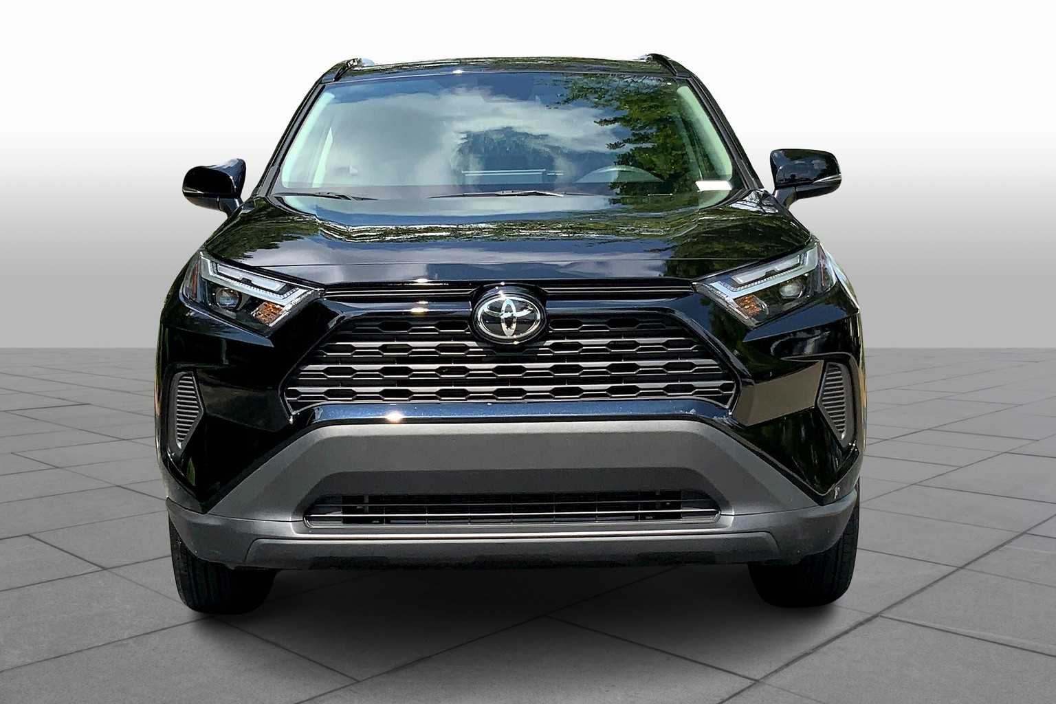 2024 Toyota RAV4 XLE photo 2