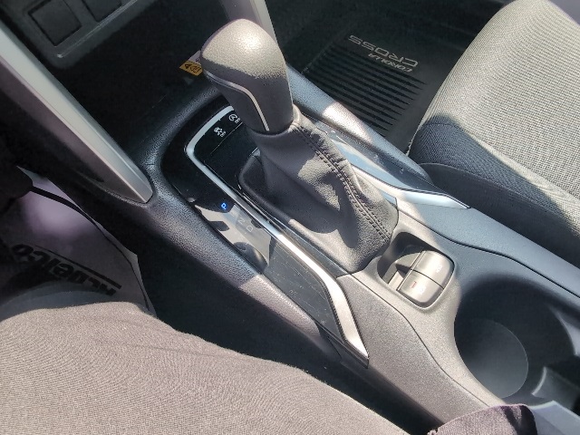 2022 Toyota Corolla Cross LE photo 25