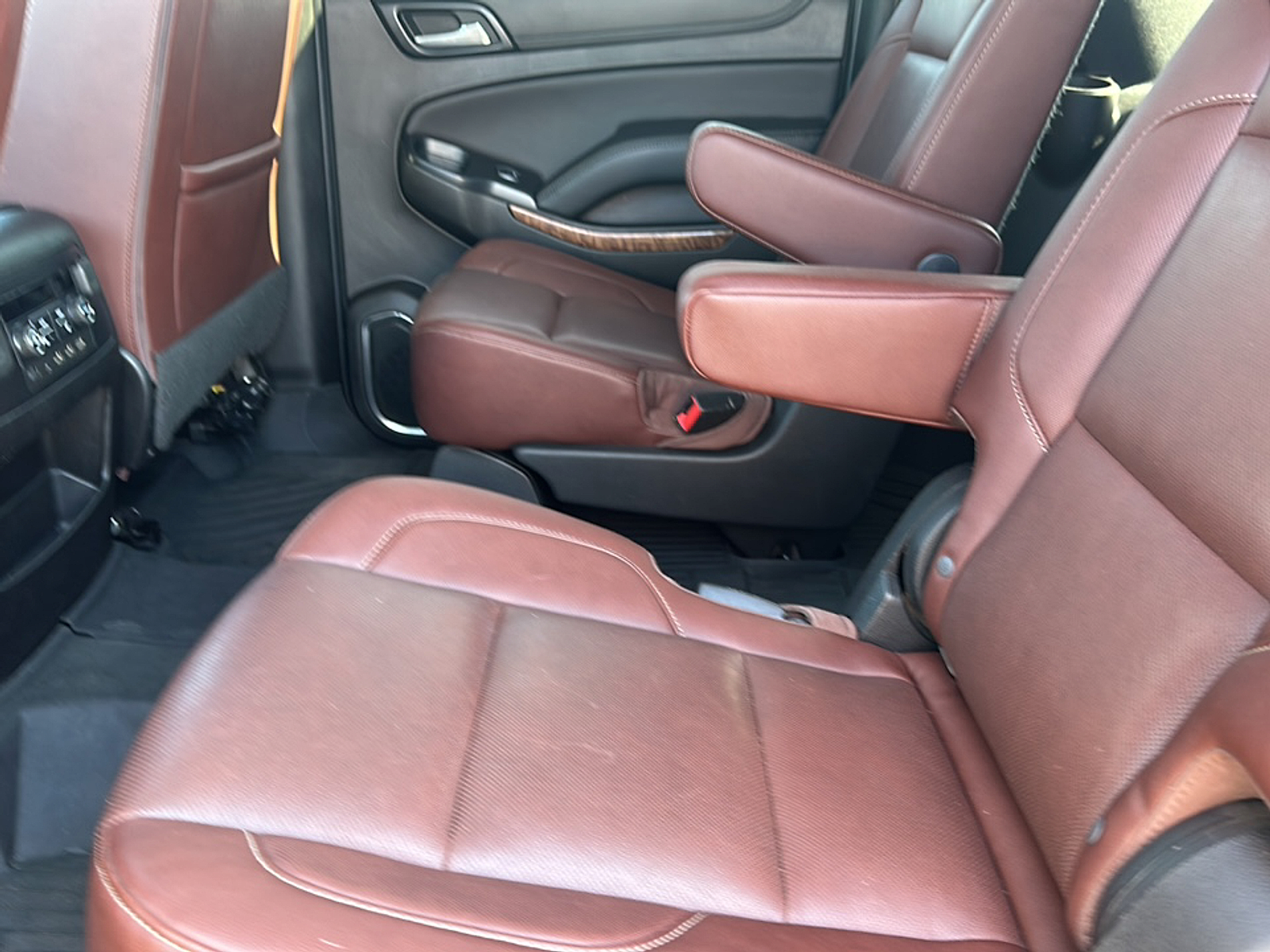 2019 Chevrolet Suburban Premier photo 4