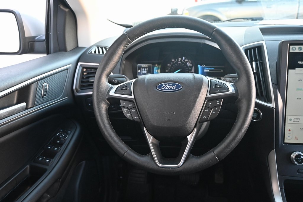 2022 Ford Edge SEL photo 30