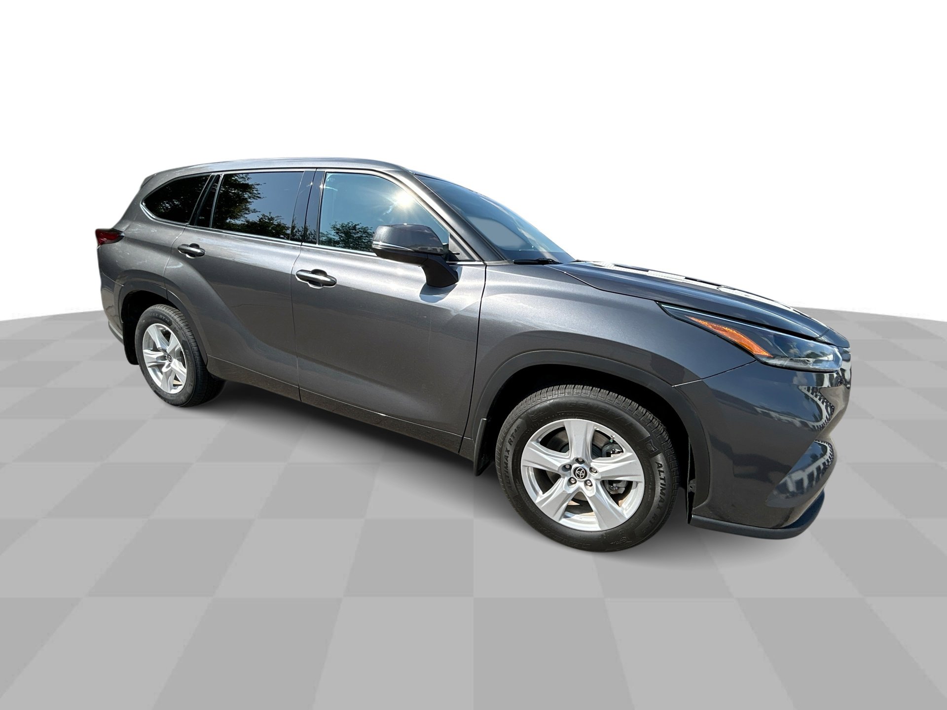 2021 Toyota Highlander LE photo 2