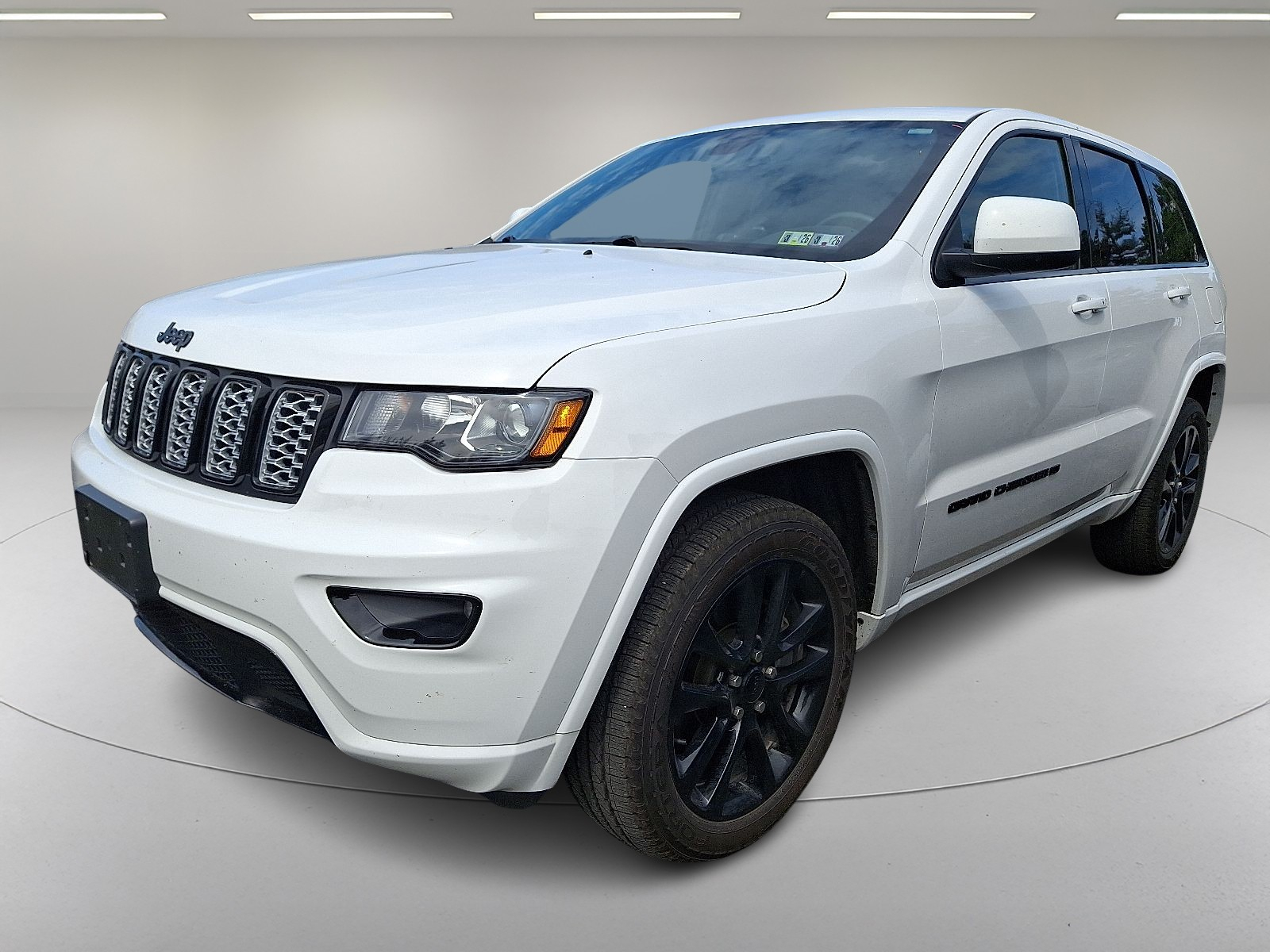 2022 Jeep Cherokee Laredo photo 2