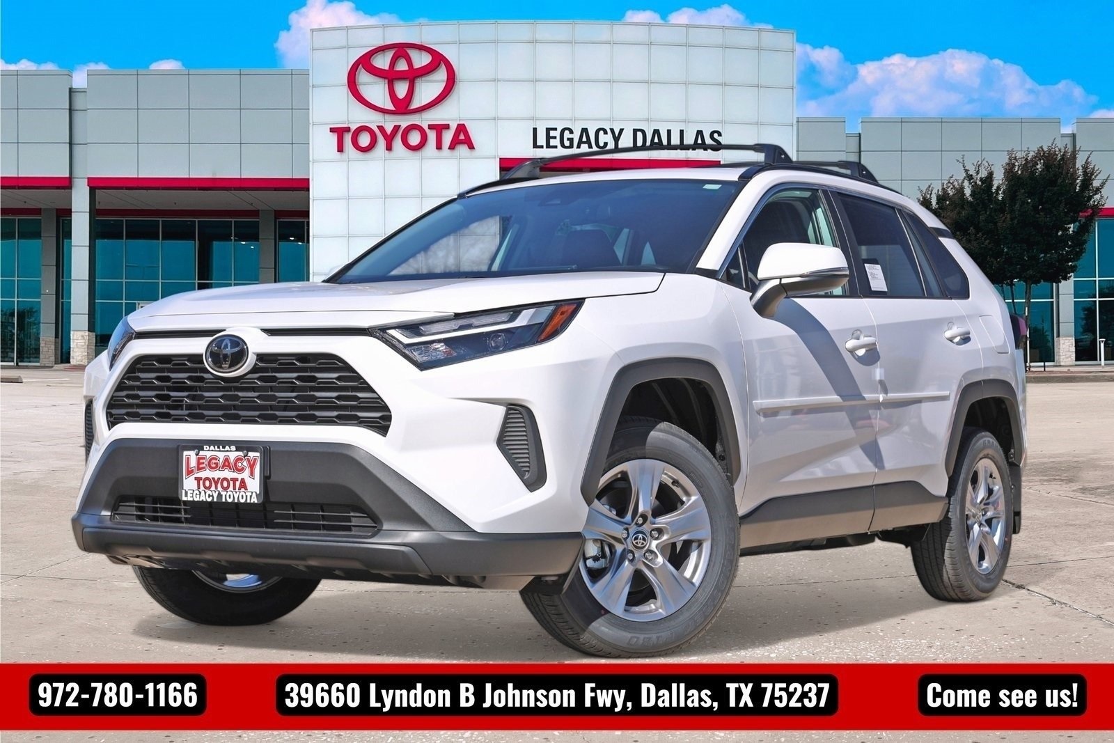 2025 Toyota RAV4 XLE's photo