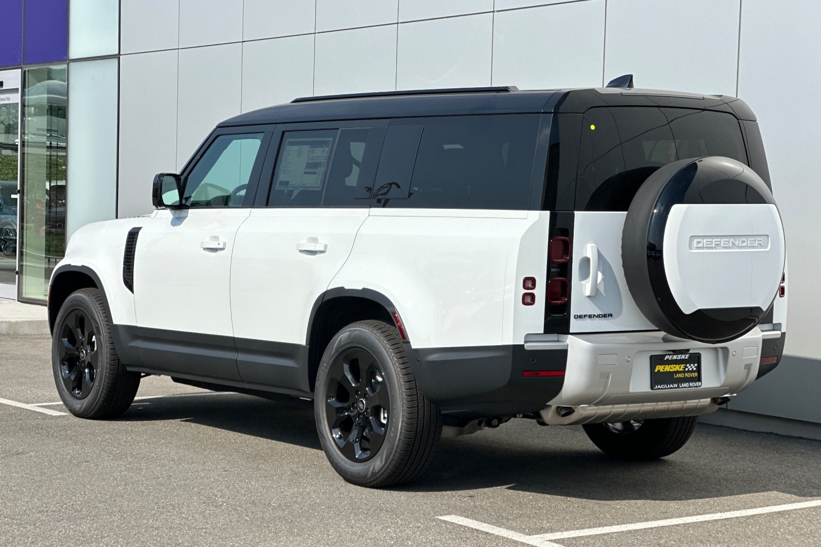 2025 Land Rover Defender 130 S photo 3