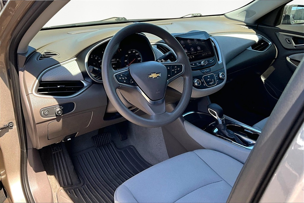 2022 Chevrolet Malibu LS photo 14