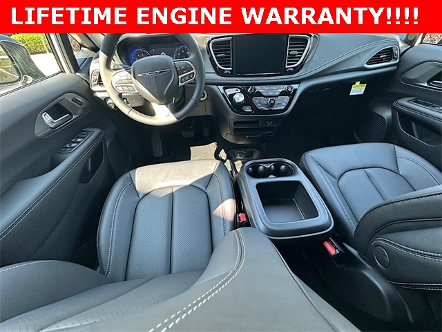 2026 Chrysler Pacifica photo 14