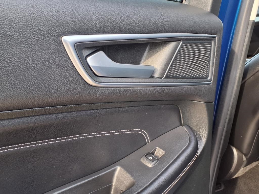 2022 Ford Edge Titanium photo 10