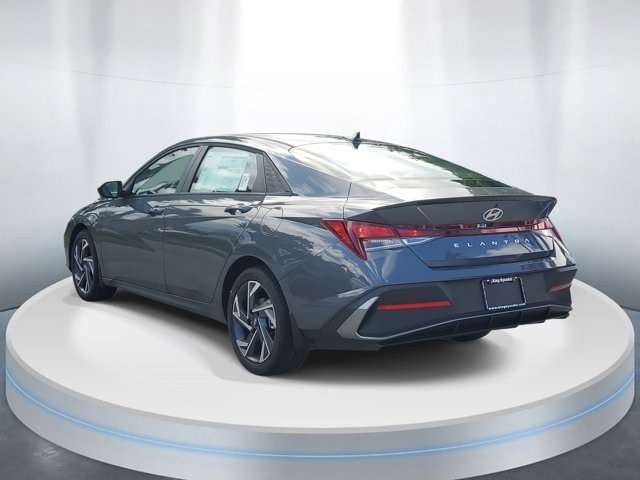 2025 Hyundai Elantra SEL Sport photo 3