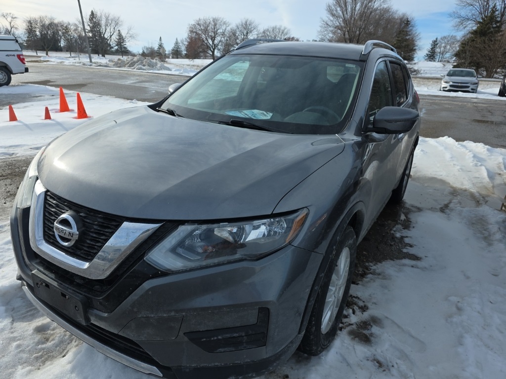 2017 Nissan Rogue SV's photo