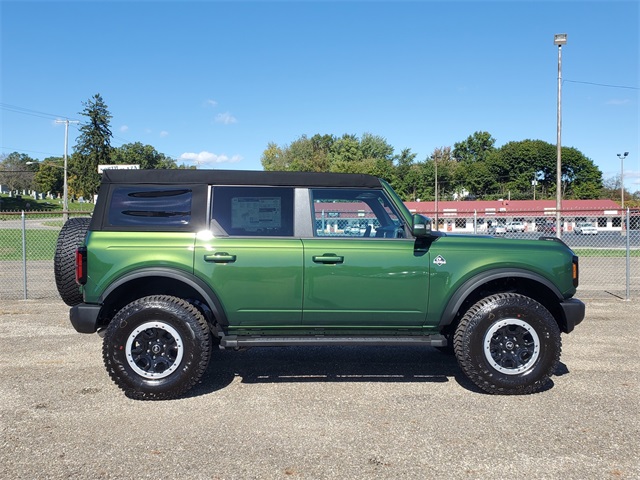 2024 Ford Bronco Outer Banks photo 3
