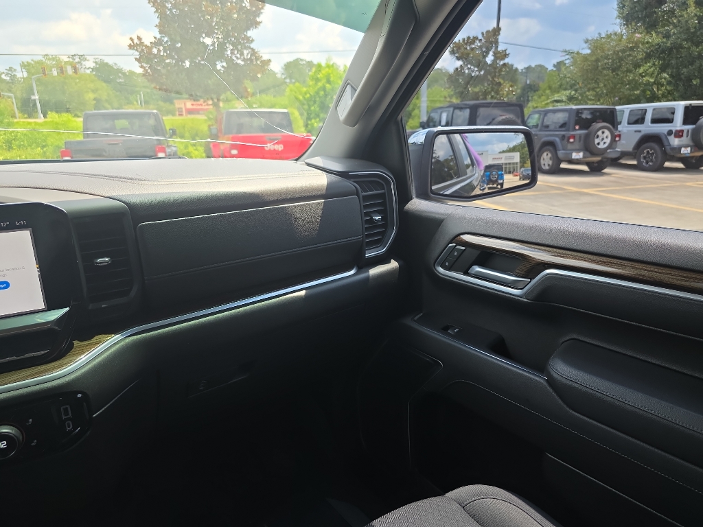 2022 Chevrolet Silverado 1500 LT photo 16