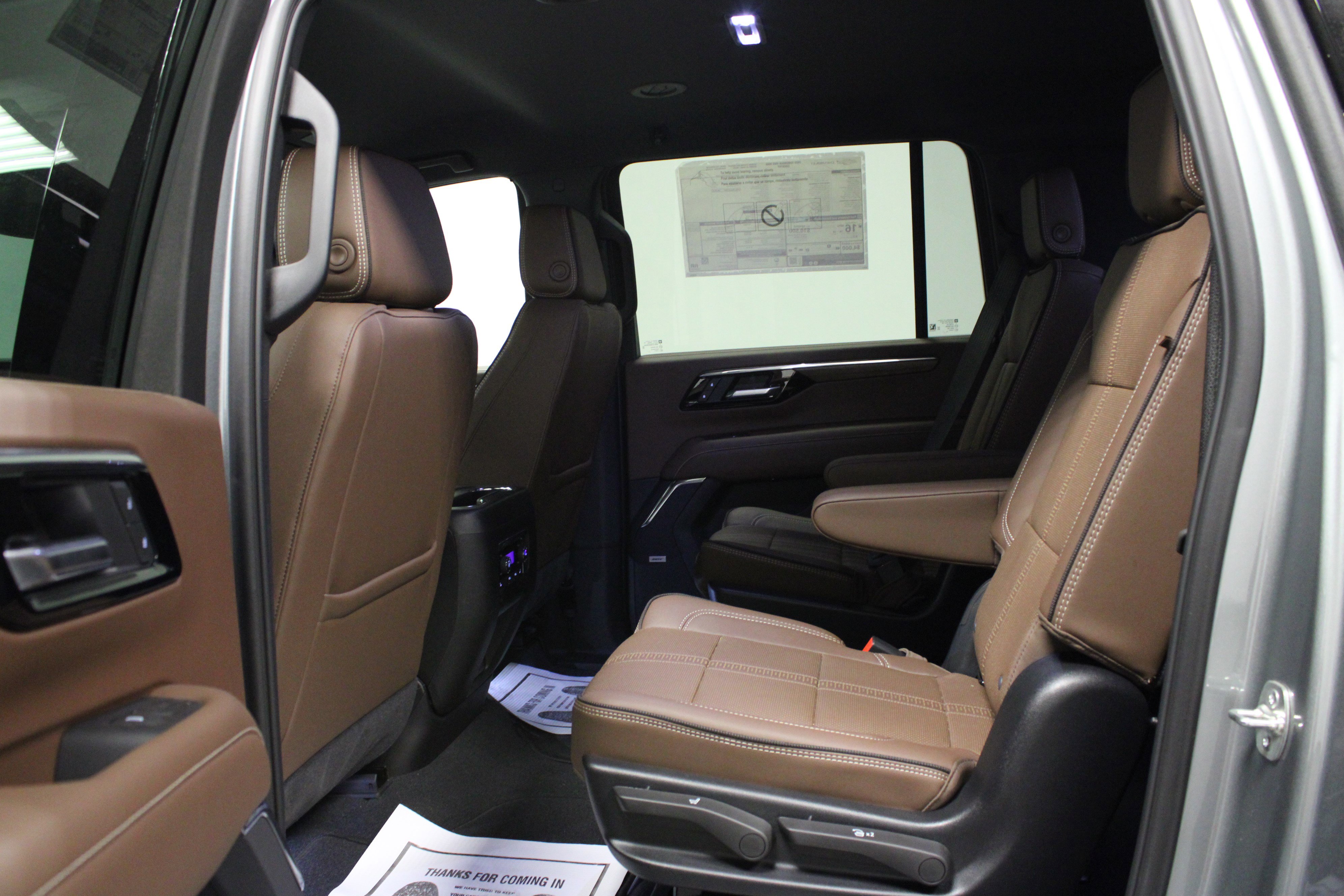2025 Chevrolet Suburban High Country photo 8