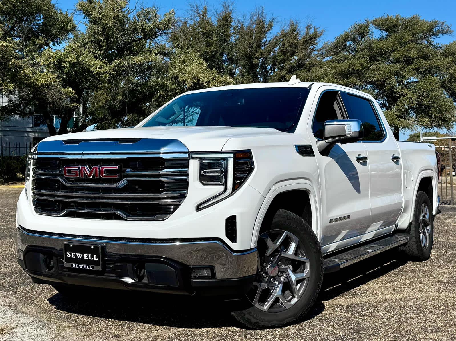 2022 GMC Sierra 1500 SLT's photo