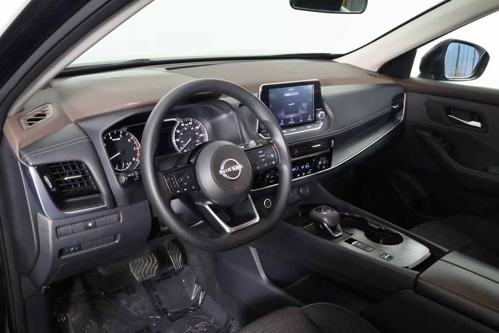 2022 Nissan Rogue SV photo 7