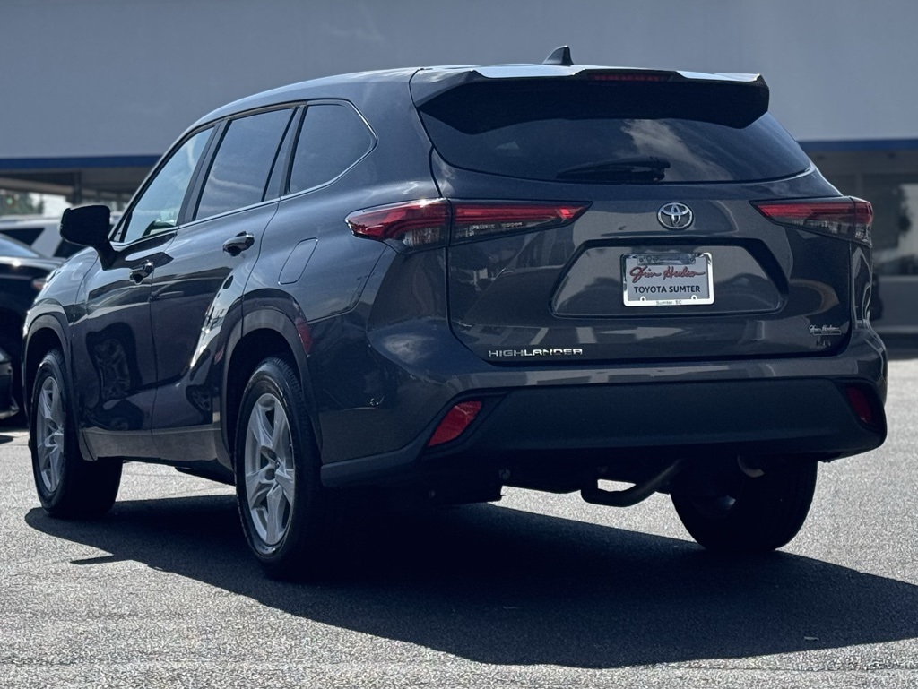 2023 Toyota Highlander L photo 2