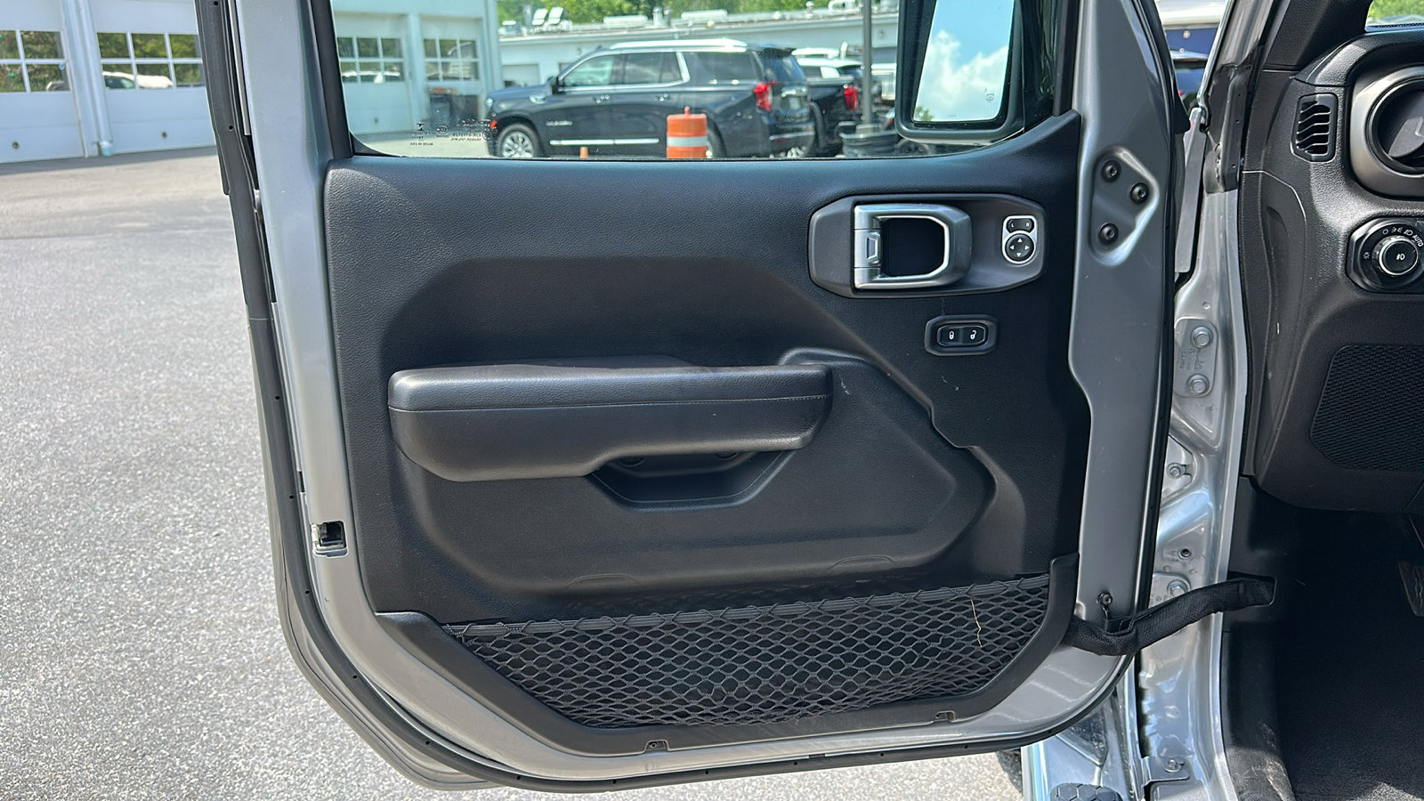2020 Jeep Wrangler Unlimited Willys photo 11