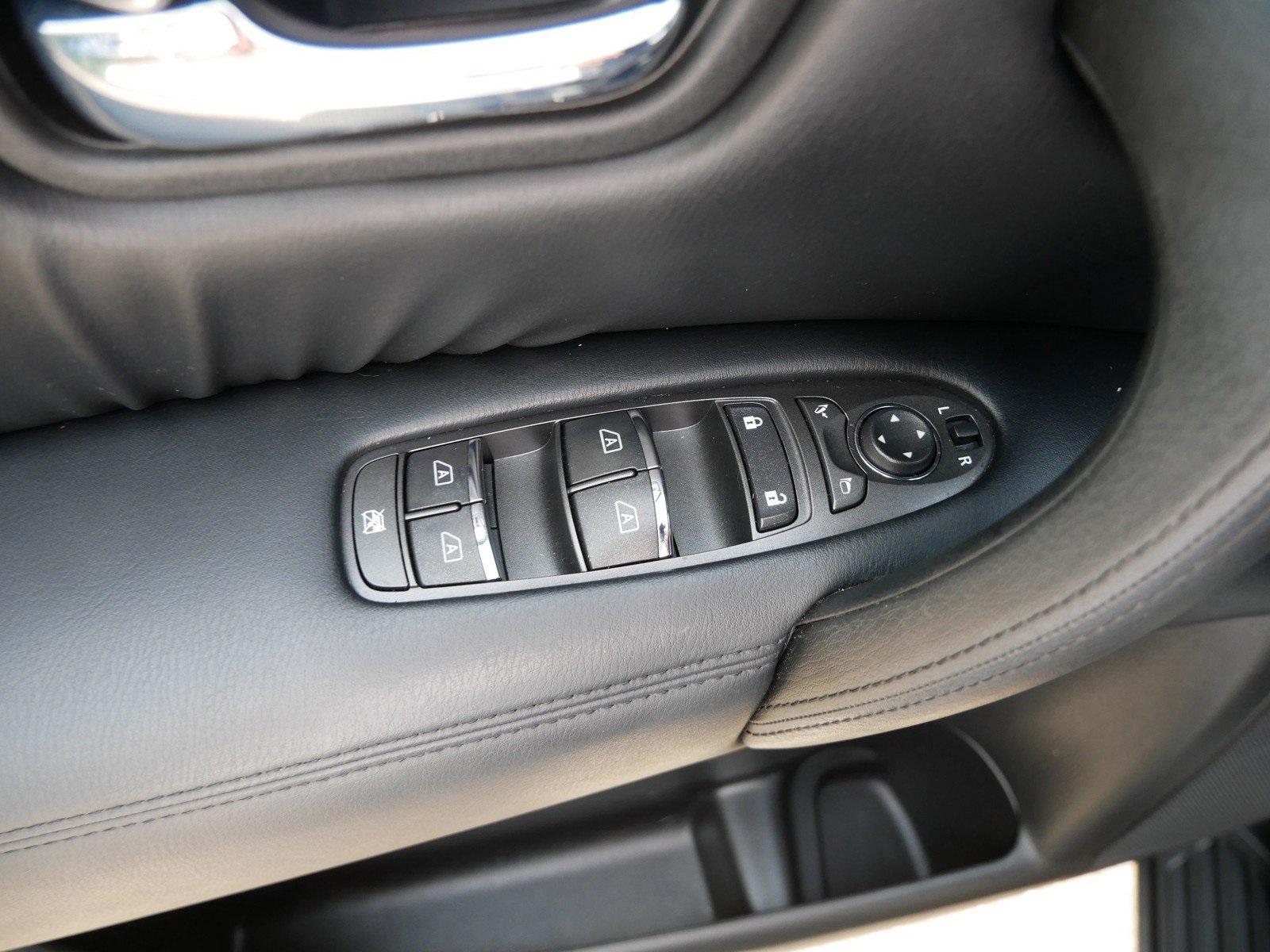 2024 Nissan Armada SL photo 14