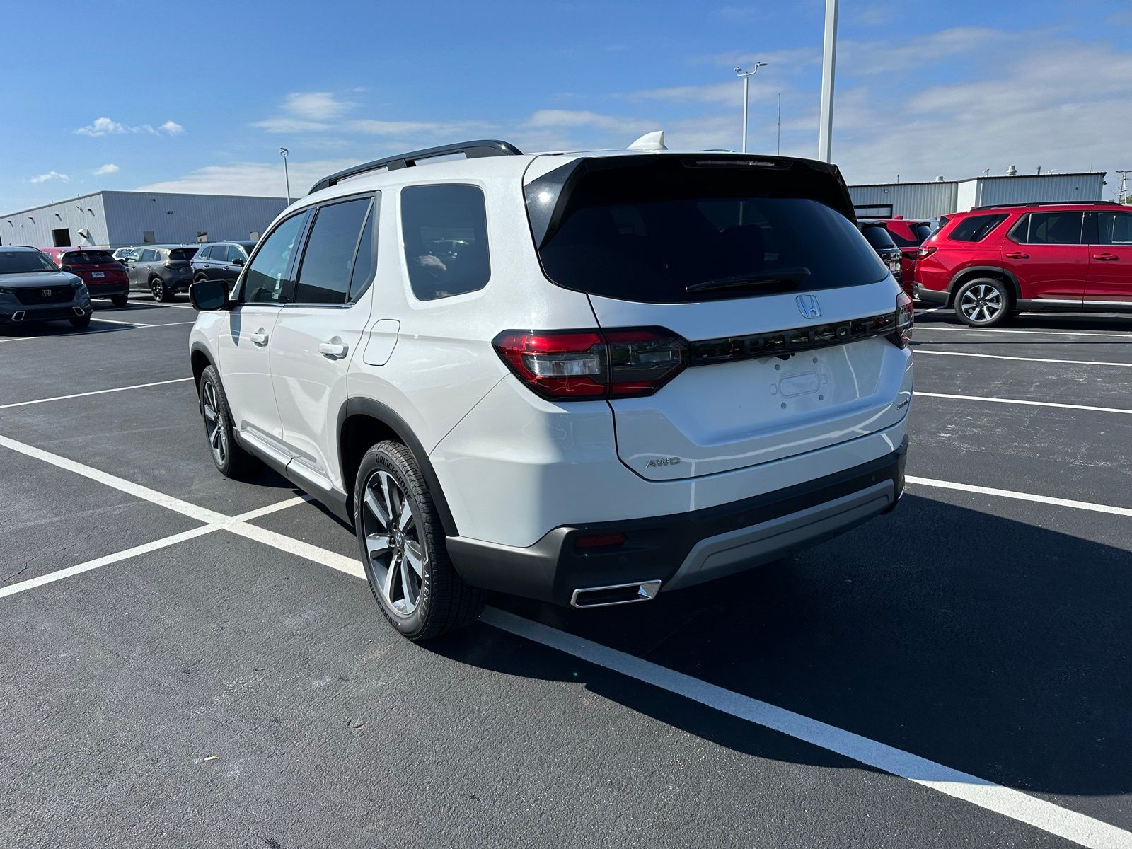 2025 Honda Pilot Touring photo 2