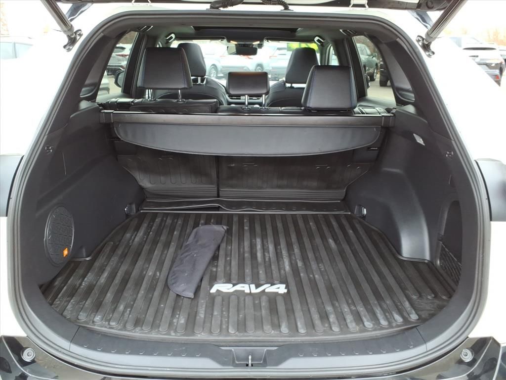 2021 Toyota RAV4 Hybrid XSE photo 4