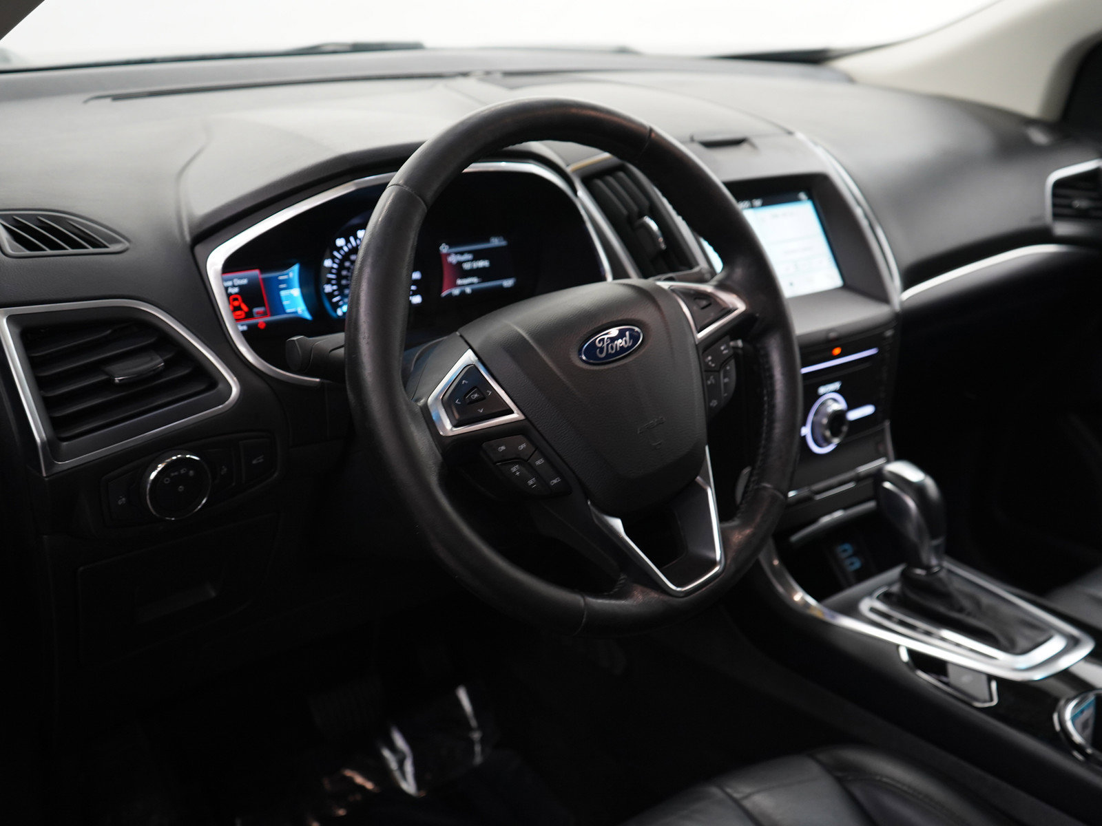 2017 Ford Edge Titanium photo 17