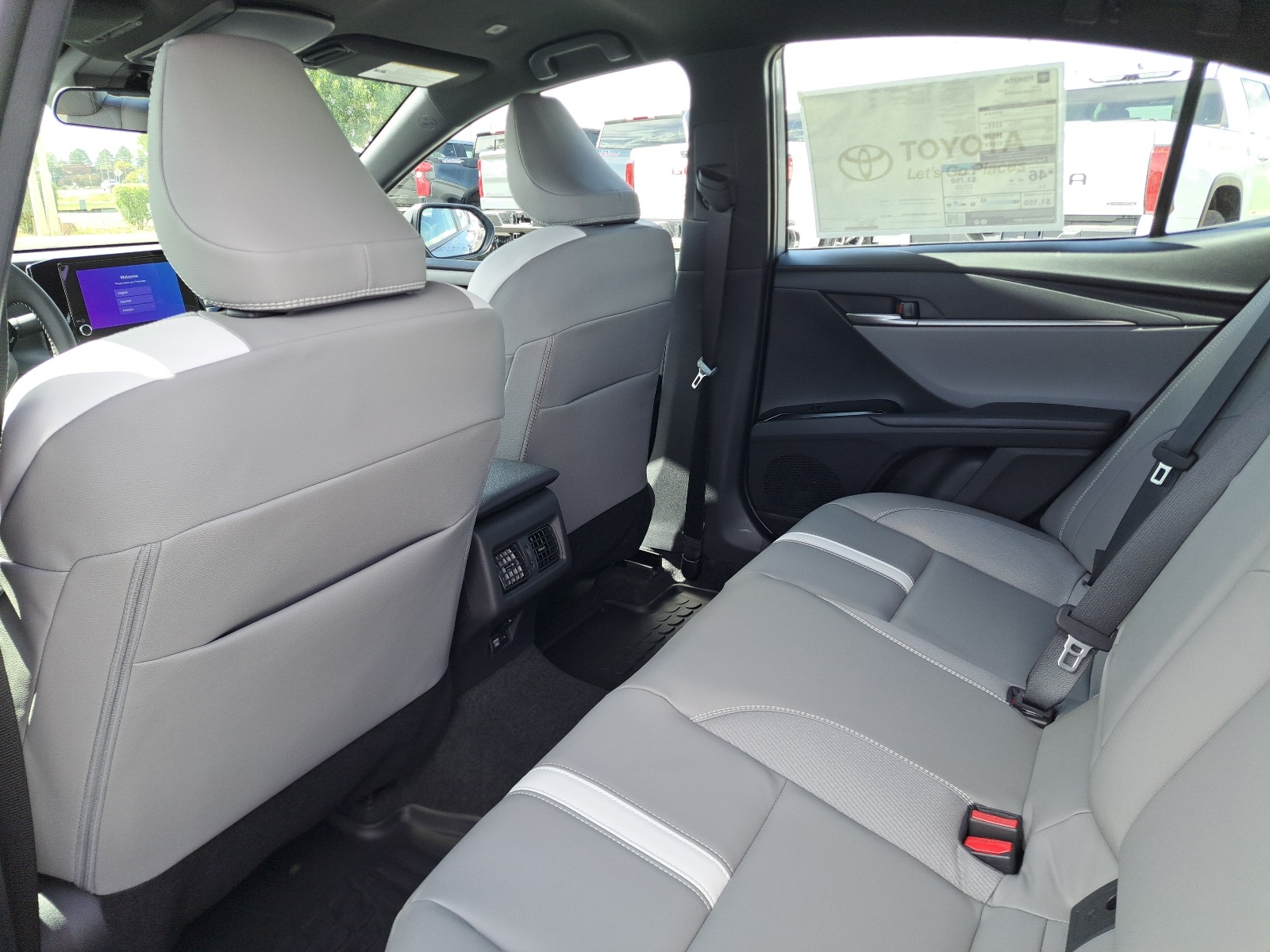 2025 Toyota Camry SE photo 18