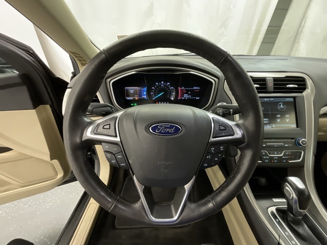 2016 Ford Fusion SE photo 10