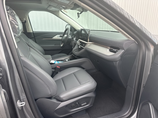 2025 Ford Explorer photo 4