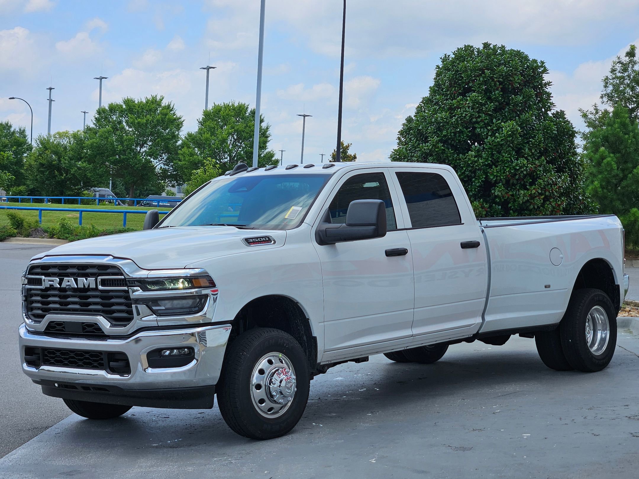 2025 Ram 3500 Tradesman photo 3