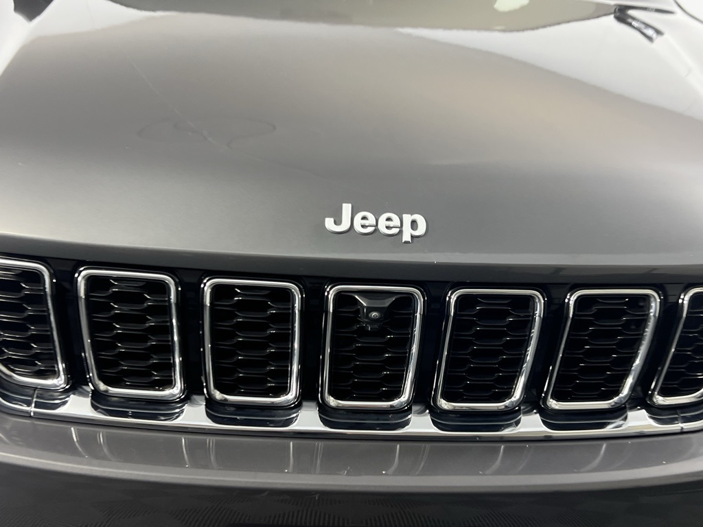 2024 Jeep Grand Cherokee Limited photo 9