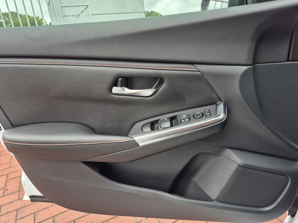 2023 Nissan Sentra SR photo 11