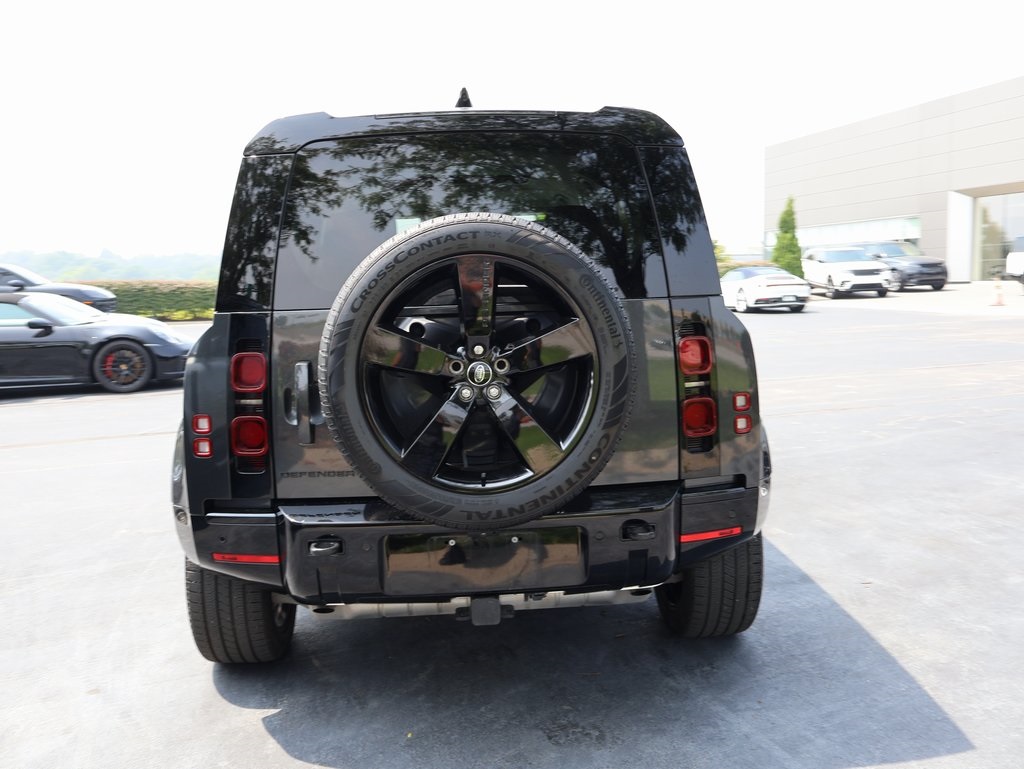 2024 Land Rover Defender 110 X-Dynamic SE photo 10