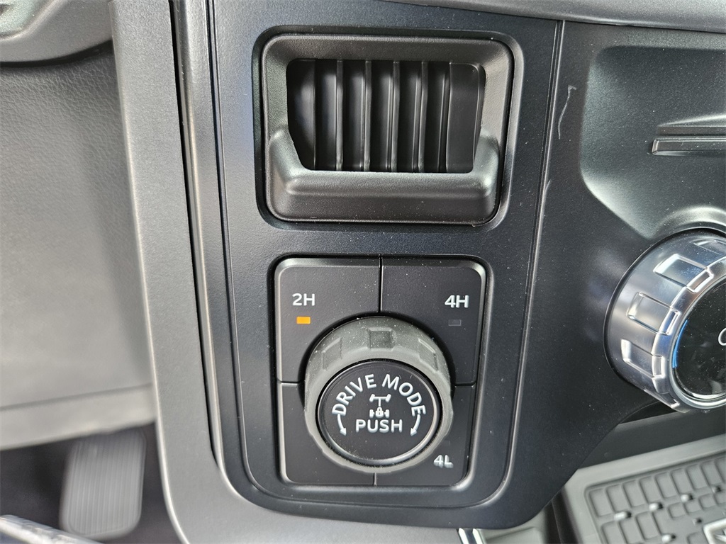 2025 Ford F-150 XLT photo 16