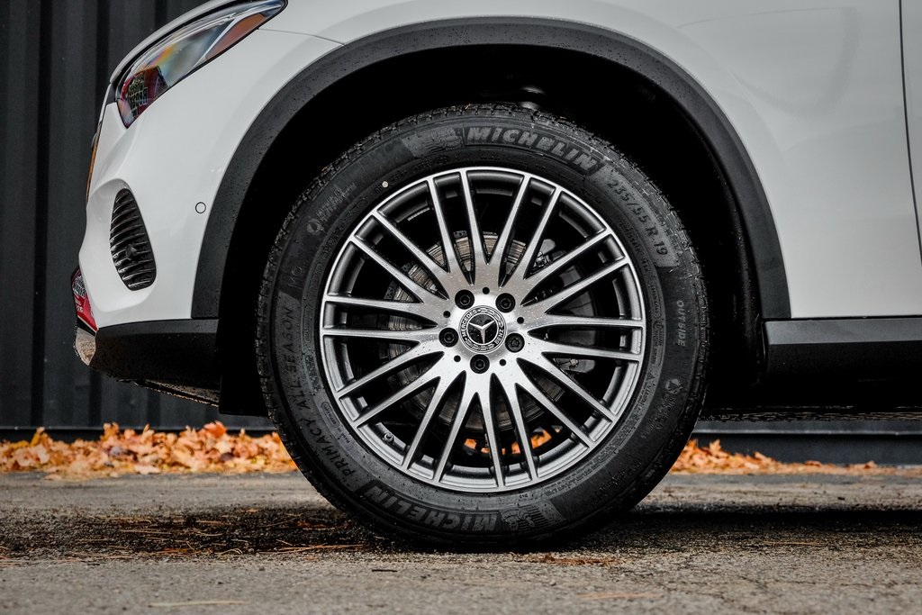 2026 Mercedes Benz GLC 300 4MATIC photo 3