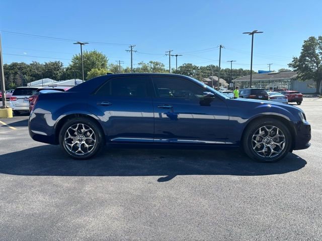 2017 Chrysler 300 photo 4