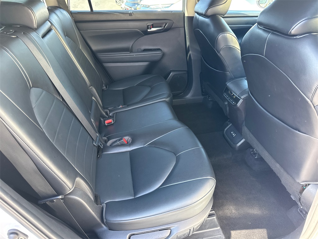 2022 Toyota Highlander XLE photo 17