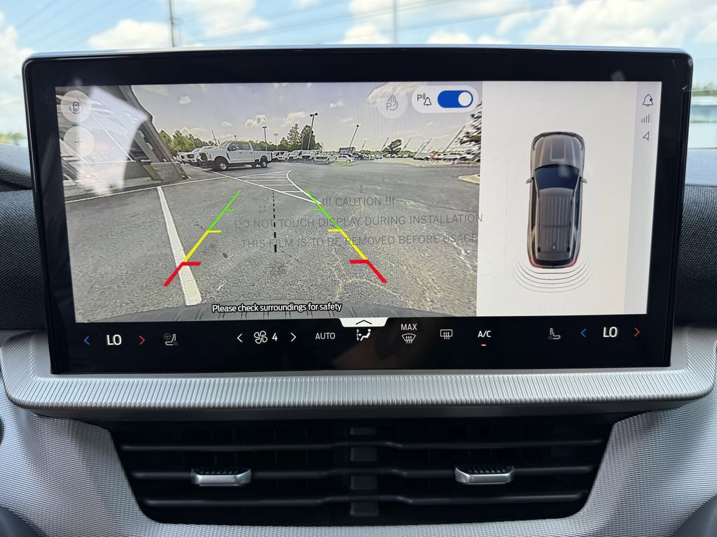 2025 Ford Explorer photo 2