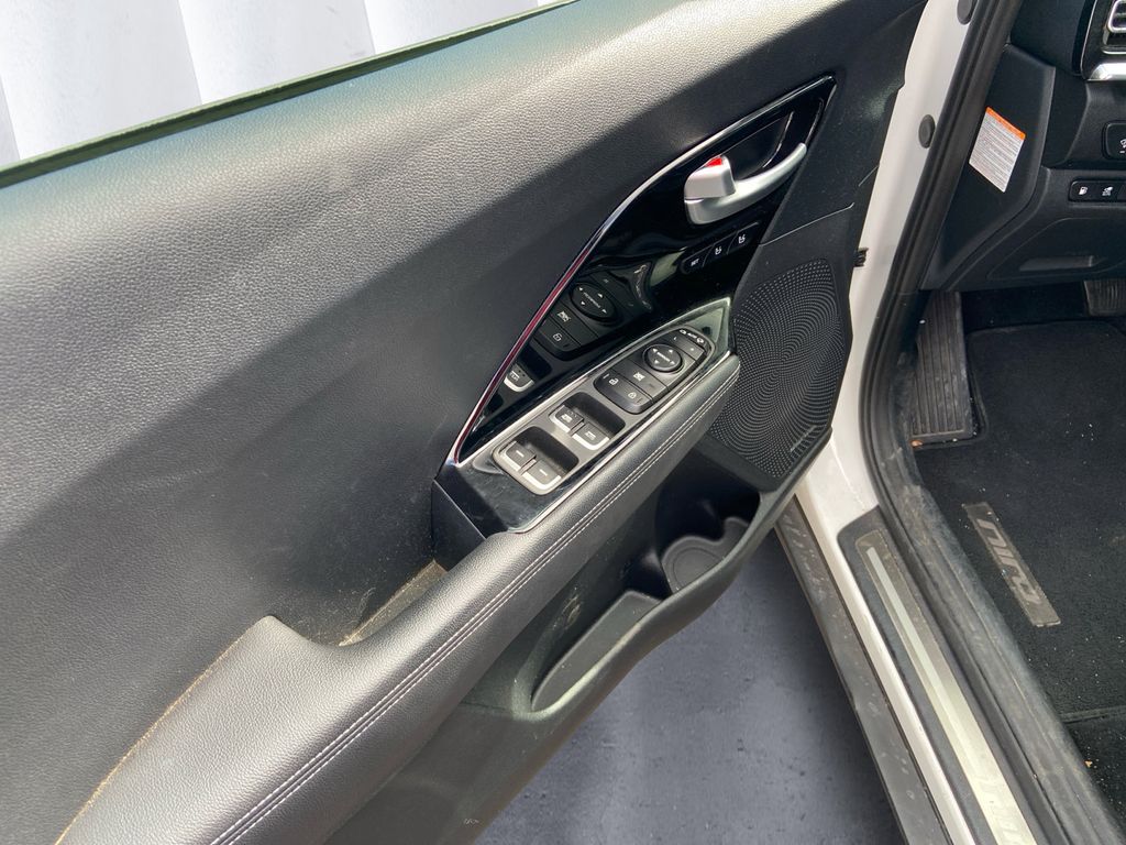 2022 Kia Niro Plug-In Hybrid EX Premium photo 11