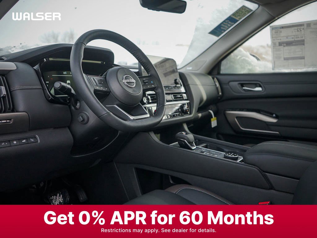 2025 Nissan Pathfinder Platinum photo 18