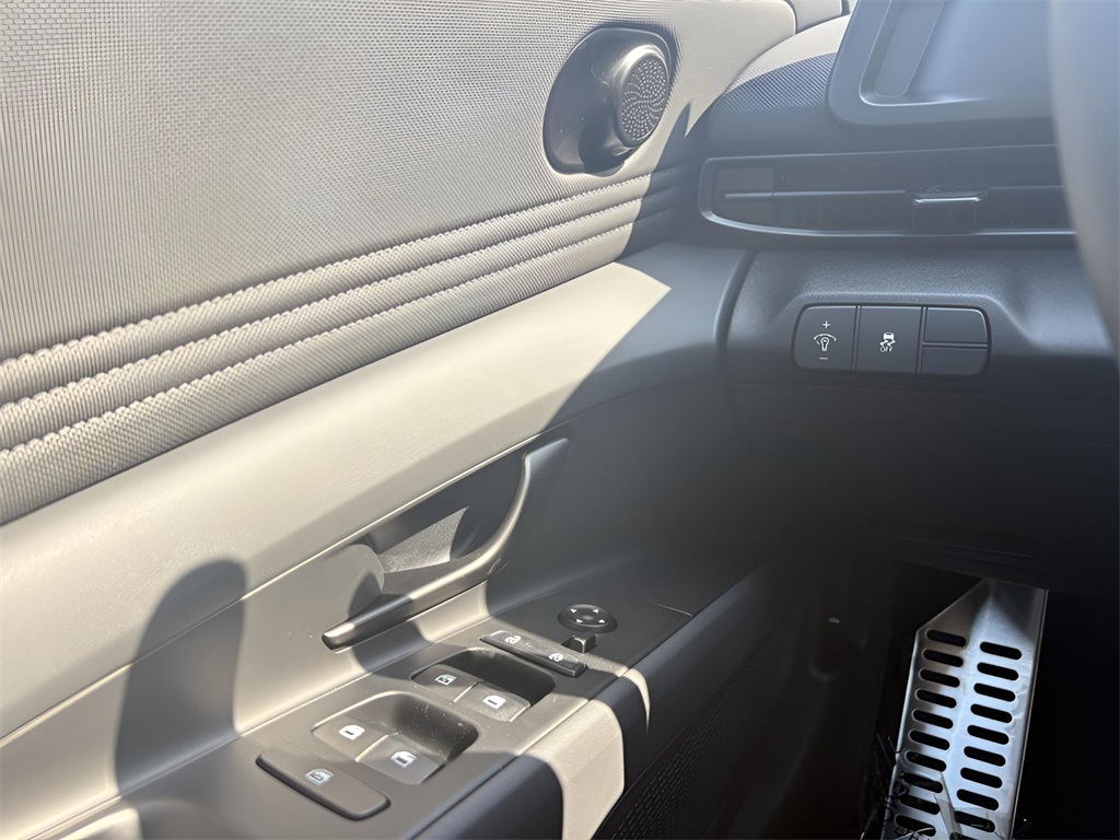 2025 Hyundai Elantra SEL Sport photo 9