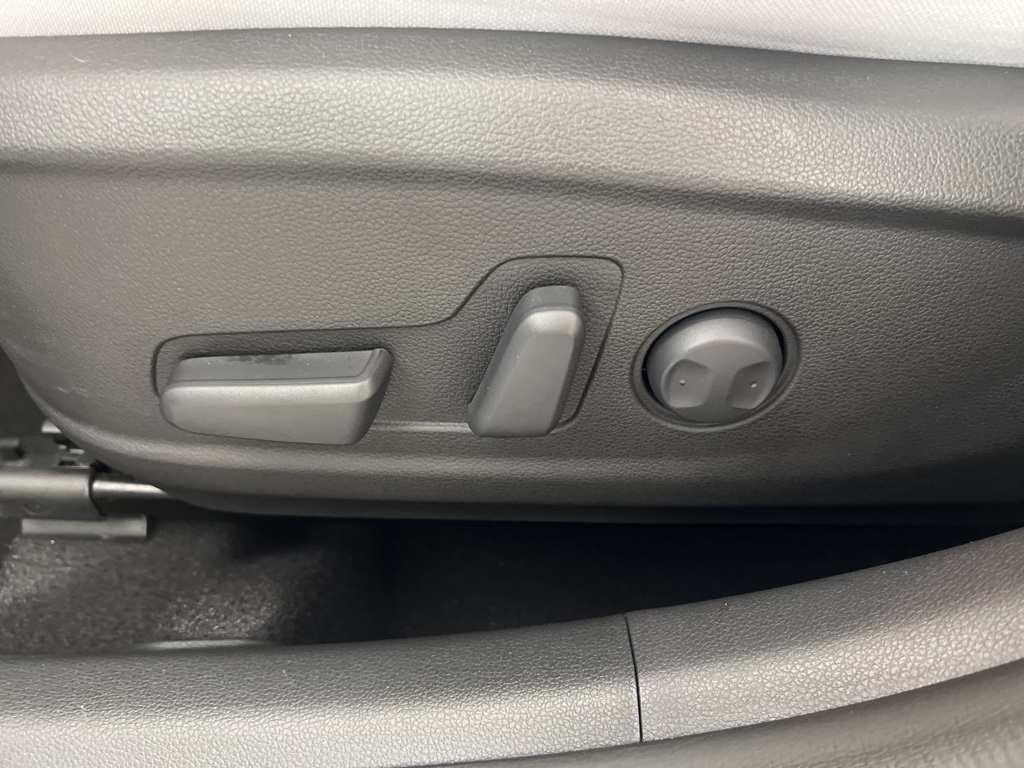 2023 Hyundai Kona SEL photo 2