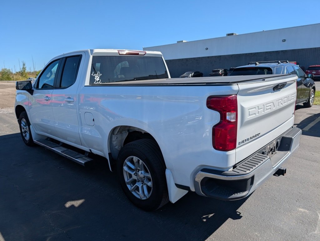 2023 Chevrolet Silverado 1500 LT photo 4
