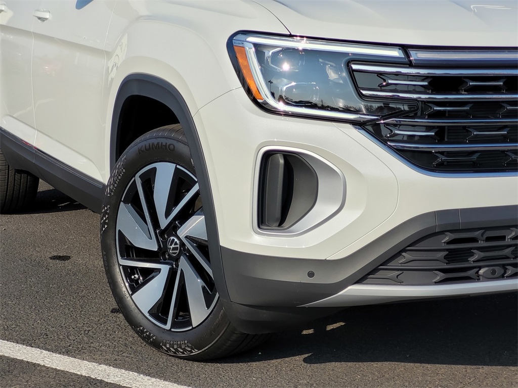 2025 Volkswagen Atlas SEL photo 3