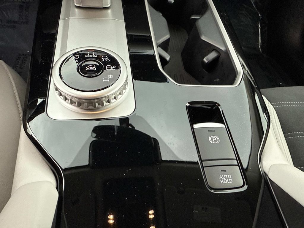 2025 Mitsubishi Outlander SE photo 30