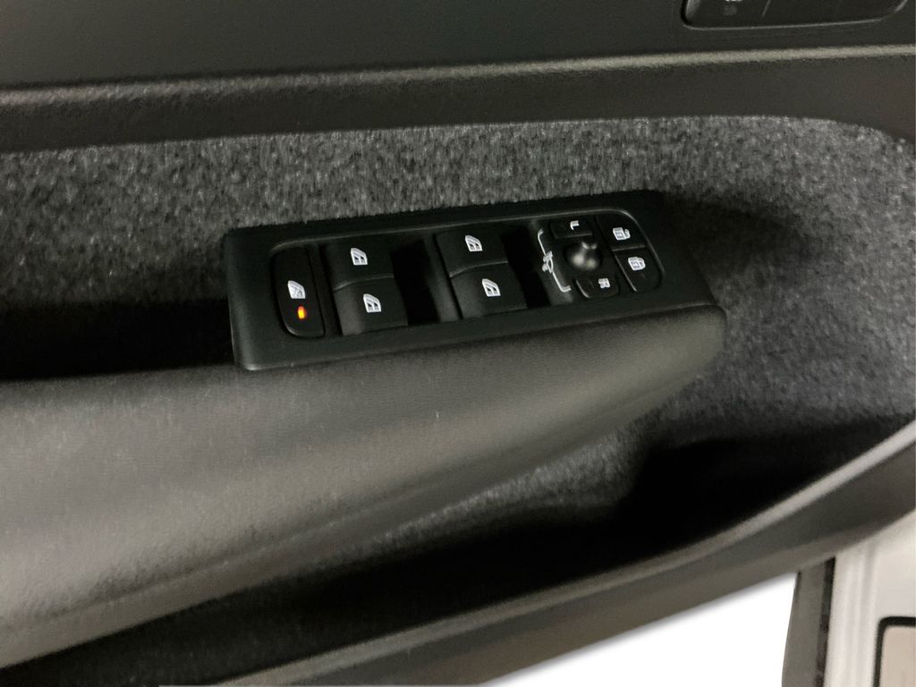2023 Volvo XC40 Plus photo 19