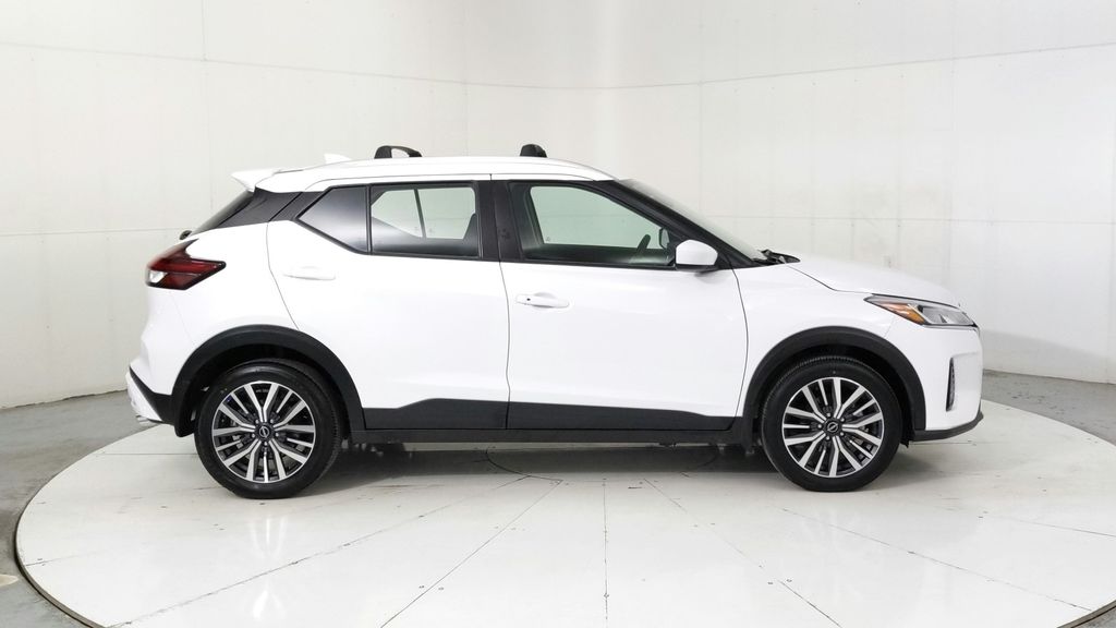 2024 Nissan Kicks SV photo 3